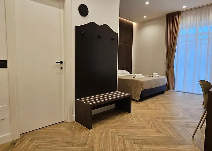 Dimora Neapolis Deluxe Pensjonat Neapol